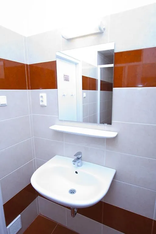 Andrassy Apartment With Inside Parking بودابست