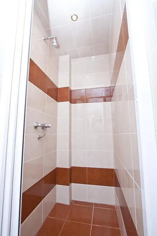 Andrassy Apartment With Inside Parking بودابست 0*,