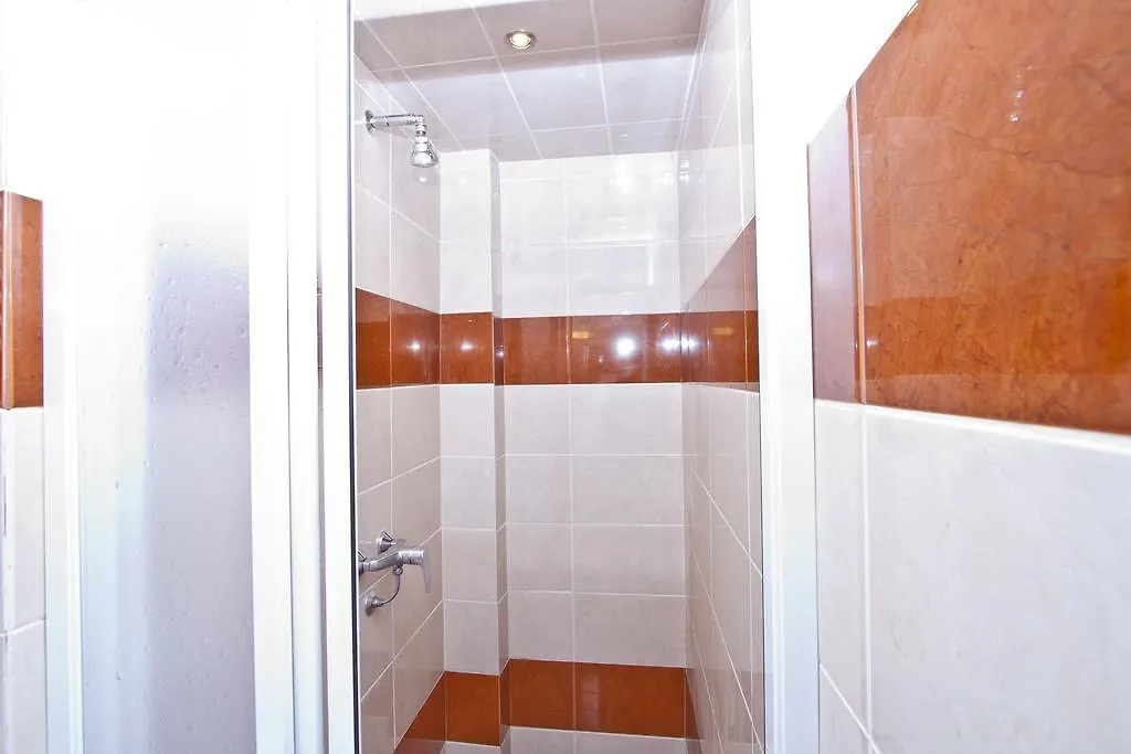 Andrassy Apartment With Inside Parking بودابست 0*,  المجر