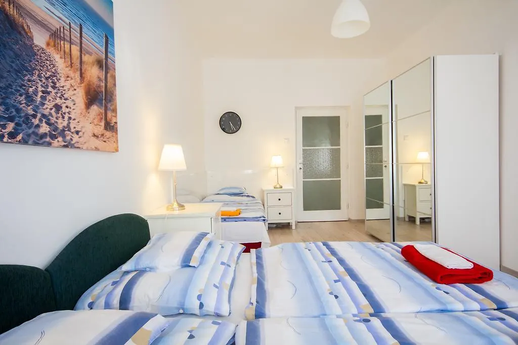 Andrassy Apartment With Inside Parking بودابست
