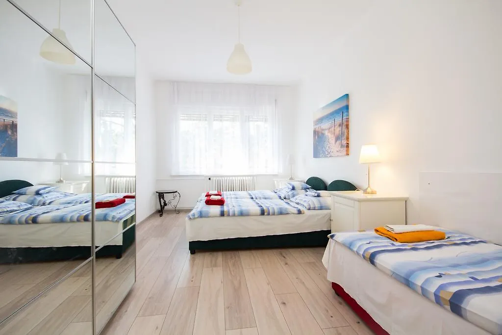 Andrassy Apartment With Inside Parking بودابست 0*,  المجر