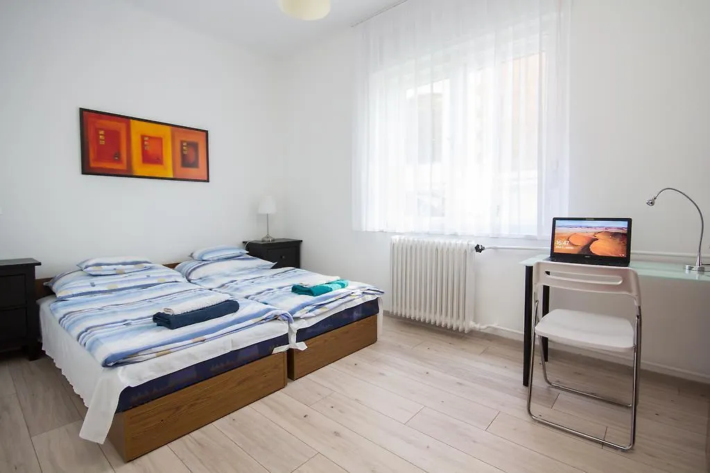 Andrassy Apartment With Inside Parking بودابست