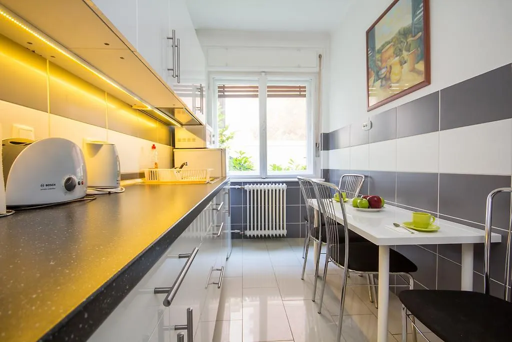 Andrassy Apartment With Inside Parking بودابست